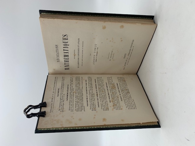 Recreations mathematiques. Nouveau recueil de questions curieuses et utiles extraites des Auteurs Anciens Et Modernes